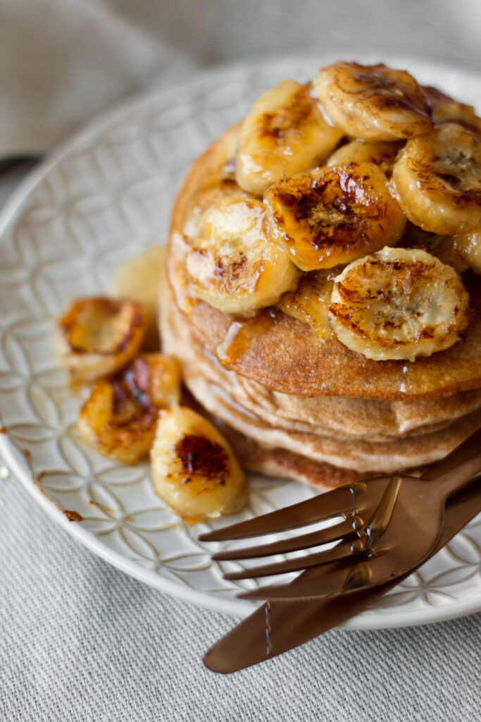 caramelized-banana-pancakes