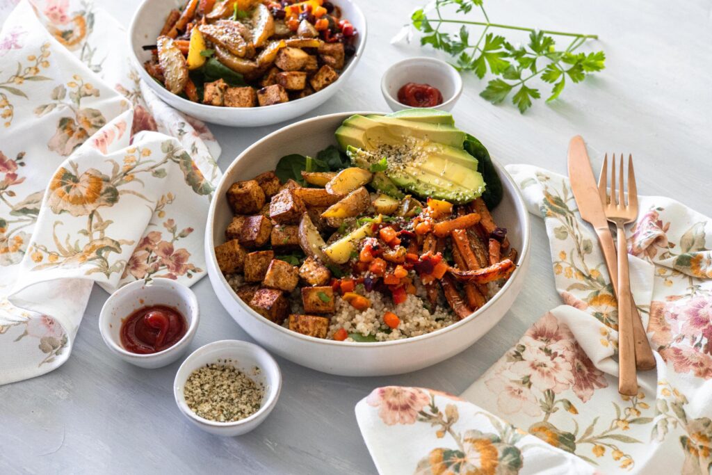 Roasted Crispy Tofu and Veggies Bowl - Nourish Bowl de Tofu Crocante e Vegetais Assados Vegan e Saudável